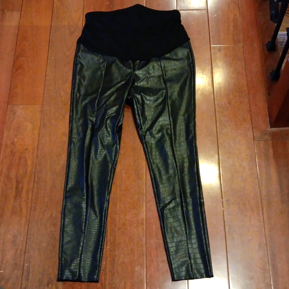 Maternity Crocodile Embossed Leggings